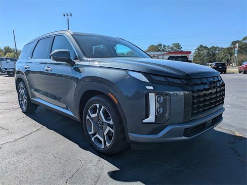 Used 2023 Hyundai Palisade SEL w/ Premium Package image 2