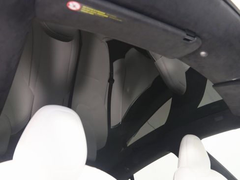 Used 2022 Tesla Model S Plaid image 11