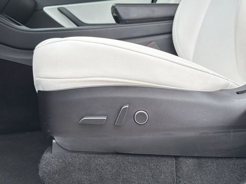 Used 2021 Tesla Model Y Long Range image 22