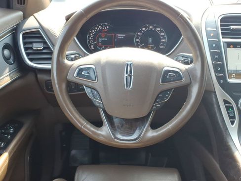 Used 2017 Lincoln MKX Reserve w/ Driver Assistance Package AWD/4WD image 5