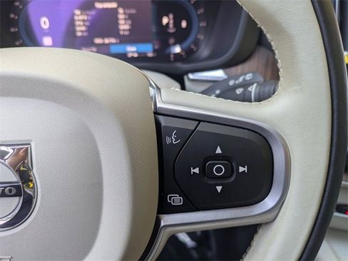 Certified 2022 Volvo XC60 B5 Momentum w/ Advanced Package image 22