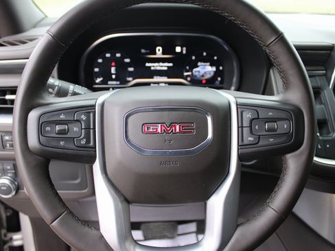 Used 2023 GMC Yukon SLT w/ SLT Luxury Package image 14