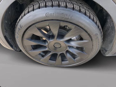 Used 2022 Tesla Model Y Long Range image 7