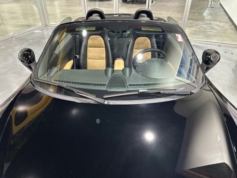 Used 2018 Porsche 718 Boxster RWD image 16