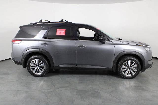 Certified 2023 Nissan Pathfinder SL w/ Black Appearance Package FWD image 12