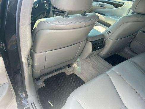 Used 2011 Lexus LS 460 w/ Comfort Pkg RWD image 11