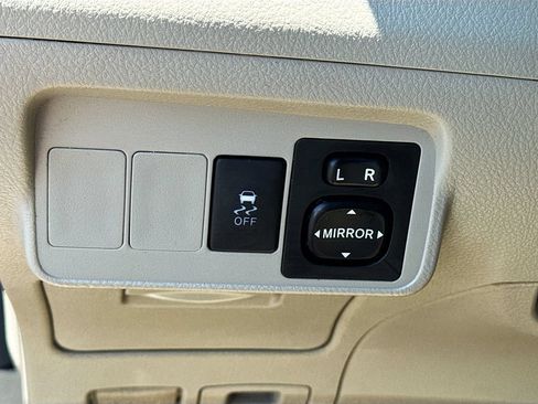 Used 2010 Toyota Corolla LE FWD image 6