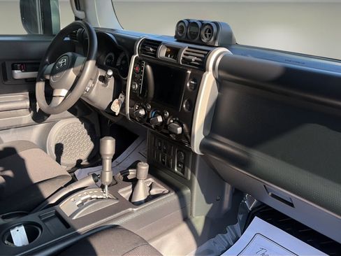 Used 2007 Toyota FJ Cruiser 4WD image 10