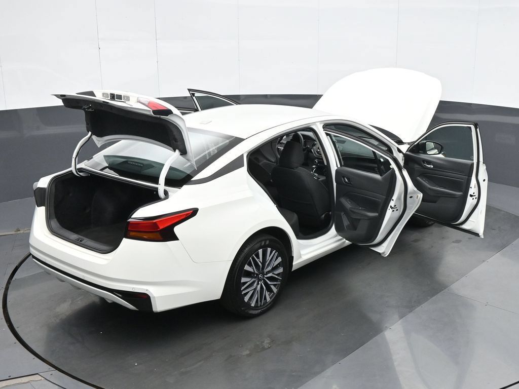 Used 2025 Nissan Altima 2.5 SV AWD/4WD image 39