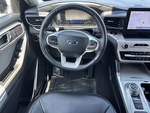 Used 2023 Ford Explorer XLT w/ Equipment Group 202A RWD image 15