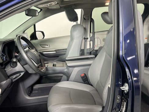 Used 2024 Toyota Sienna XLE image 21