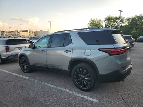Used 2023 Chevrolet Traverse RS FWD image 12