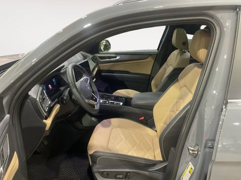 Used 2024 Volkswagen Atlas Cross Sport SE AWD/4WD image 12
