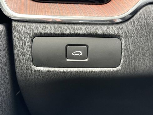 Used 2023 Volvo XC60 B5 Ultimate w/ Climate Package image 13