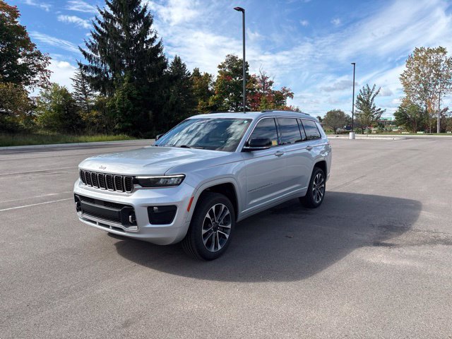 Certified 2022 Jeep Grand Cherokee L Overland w/ Luxury Tech Group IV AWD/4WD image 1
