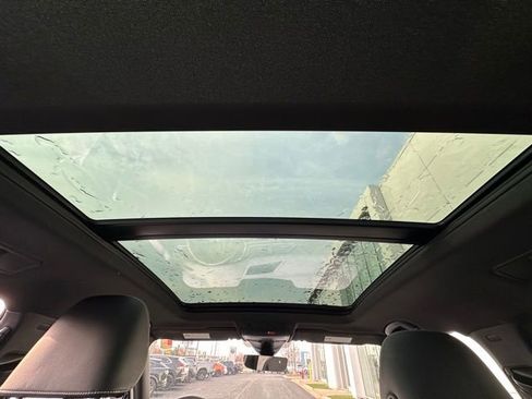 Certified 2022 Volkswagen Tiguan SE R-Line image 32