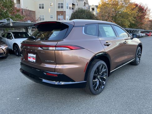 New 2025 Toyota Crown Signia image 4