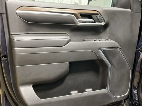 Used 2022 Chevrolet Silverado 1500 LT AWD/4WD image 12
