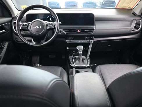 Used 2024 Kia Seltos EX FWD image 39