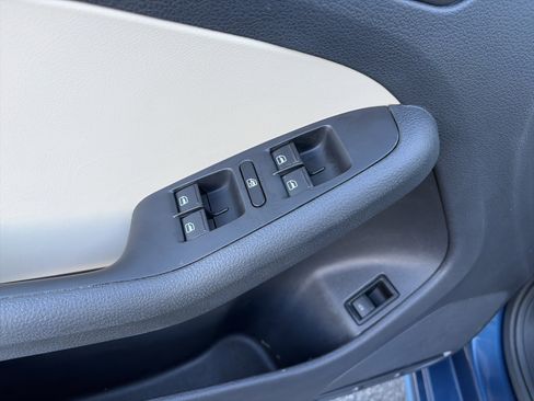 Used 2017 Volkswagen Jetta SE image 15