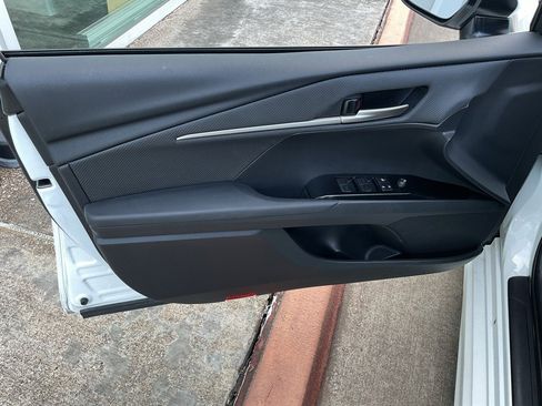 Used 2025 Toyota Camry SE image 13