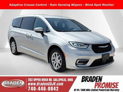 Used 2023 Chrysler Pacifica Touring-L