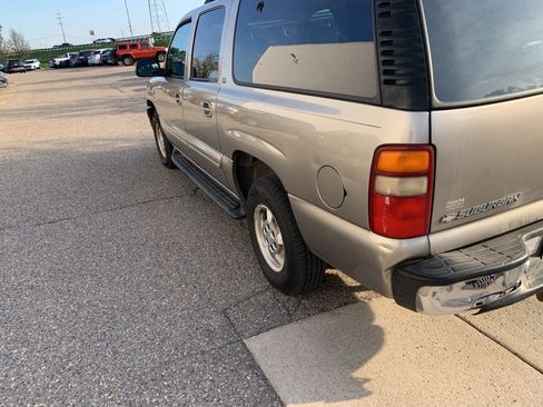 Used 2001 Chevrolet Suburban LT w/ LT Preferred Equipment Group AWD/4WD image 6