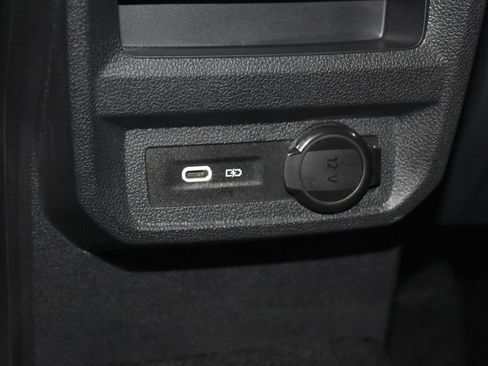 Used 2024 Volkswagen Tiguan SE image 30