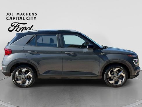 Used 2025 Hyundai Venue Limited FWD image 3