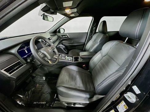 Used 2023 Mitsubishi Outlander SE Black Edition image 16