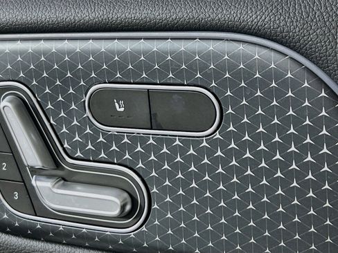 Used 2024 Mercedes-Benz EQB 300 4MATIC image 21