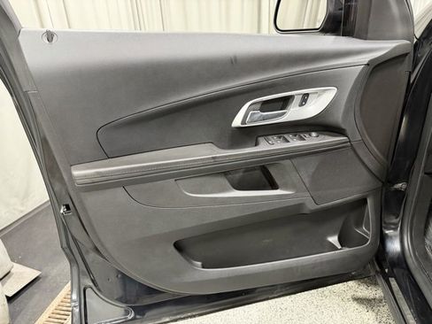 Used 2017 Chevrolet Equinox LT w/ Convenience Package image 16