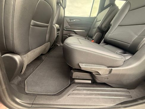Used 2024 Chevrolet Traverse LT image 27