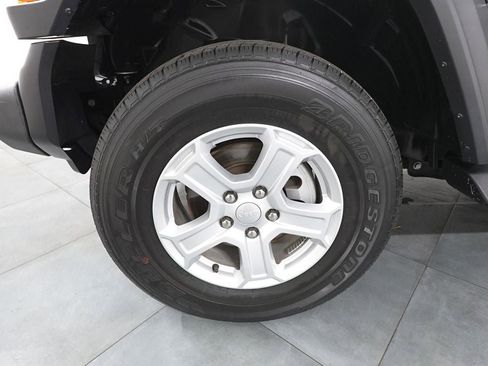 Used 2018 Jeep Wrangler Sport image 23