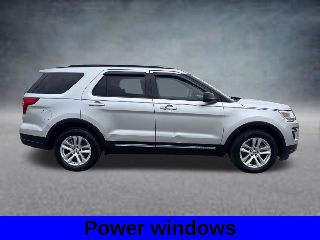 Used 2018 Ford Explorer XLT AWD/4WD image 5