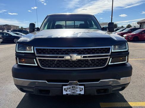 Used 2005 Chevrolet Silverado 2500 LS w/ Heavy-Duty Power Package image 8