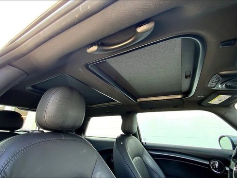 Certified 2024 MINI Cooper SE image 22