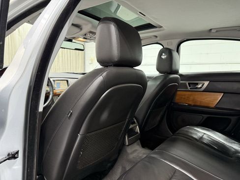 Used 2010 Jaguar XF Luxury image 15