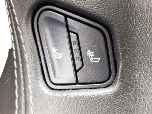 Used 2019 Chevrolet Suburban LT image 26