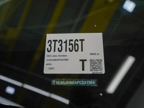 Used 2023 Jeep Grand Cherokee Limited w/ Black Appearance Package image 29