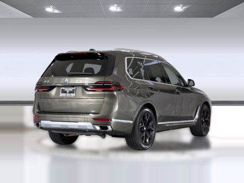 Used 2025 BMW X7 xDrive40i AWD/4WD image 9