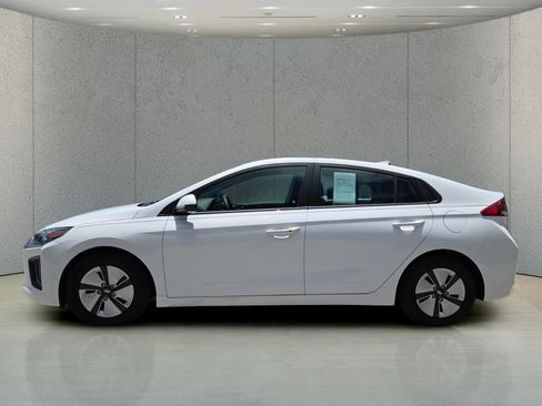 Used 2021 Hyundai Ioniq Blue FWD image 9