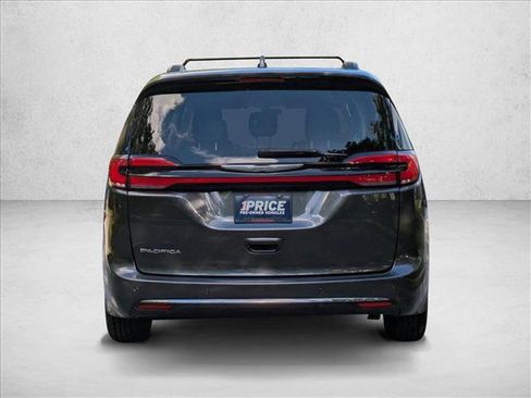 Used 2022 Chrysler Pacifica Touring-L image 7