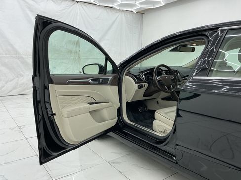 Used 2017 Ford Fusion Platinum FWD image 16