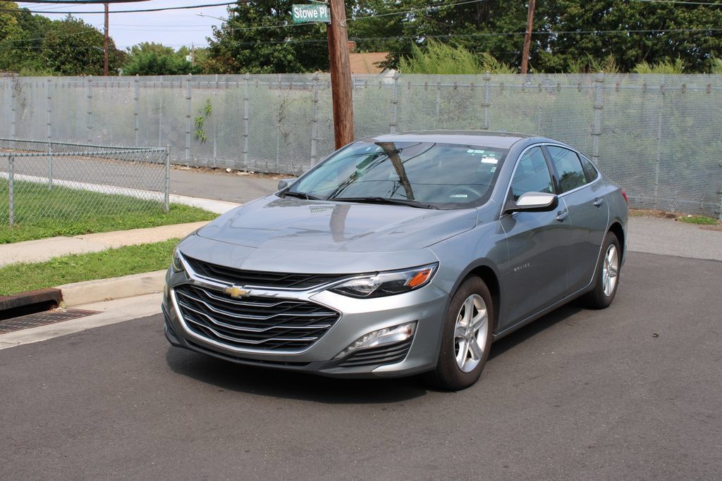 Used 2024 Chevrolet Malibu LT FWD image 2