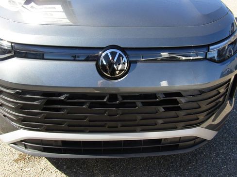 New 2025 Volkswagen Tiguan SE AWD/4WD image 11
