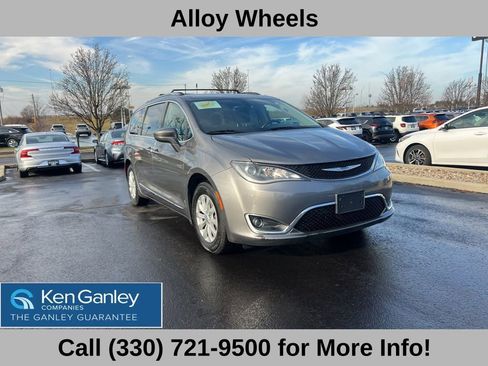 Used 2018 Chrysler Pacifica Touring-L image 5