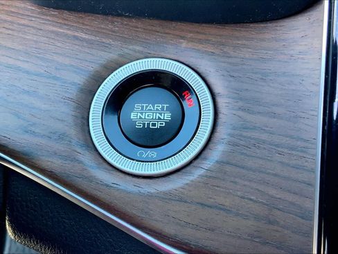 Used 2022 Jeep Grand Cherokee Summit w/ Luxury Tech Group V image 32