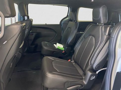New 2026 Chrysler Pacifica Select image 14