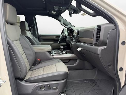 New 2026 Chevrolet Silverado 1500 ZR2 image 15